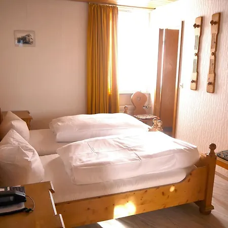 Hotel-gasthof-destille-eisenbahn موسباخ